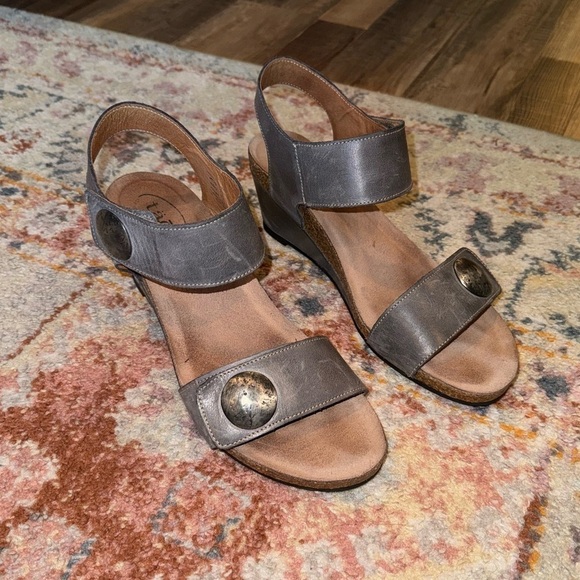 Taos Footwear Shoes - Taos Orthopedic Gray Leather Double Strap Cork Wedge Comfort Sandals Size 11